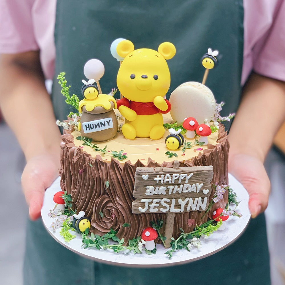 Pooh Garden Woodstump Cake