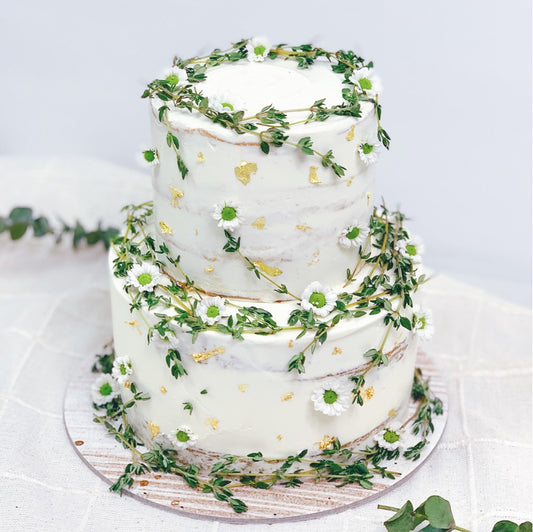 Rustic Daisies and Thyme Cake